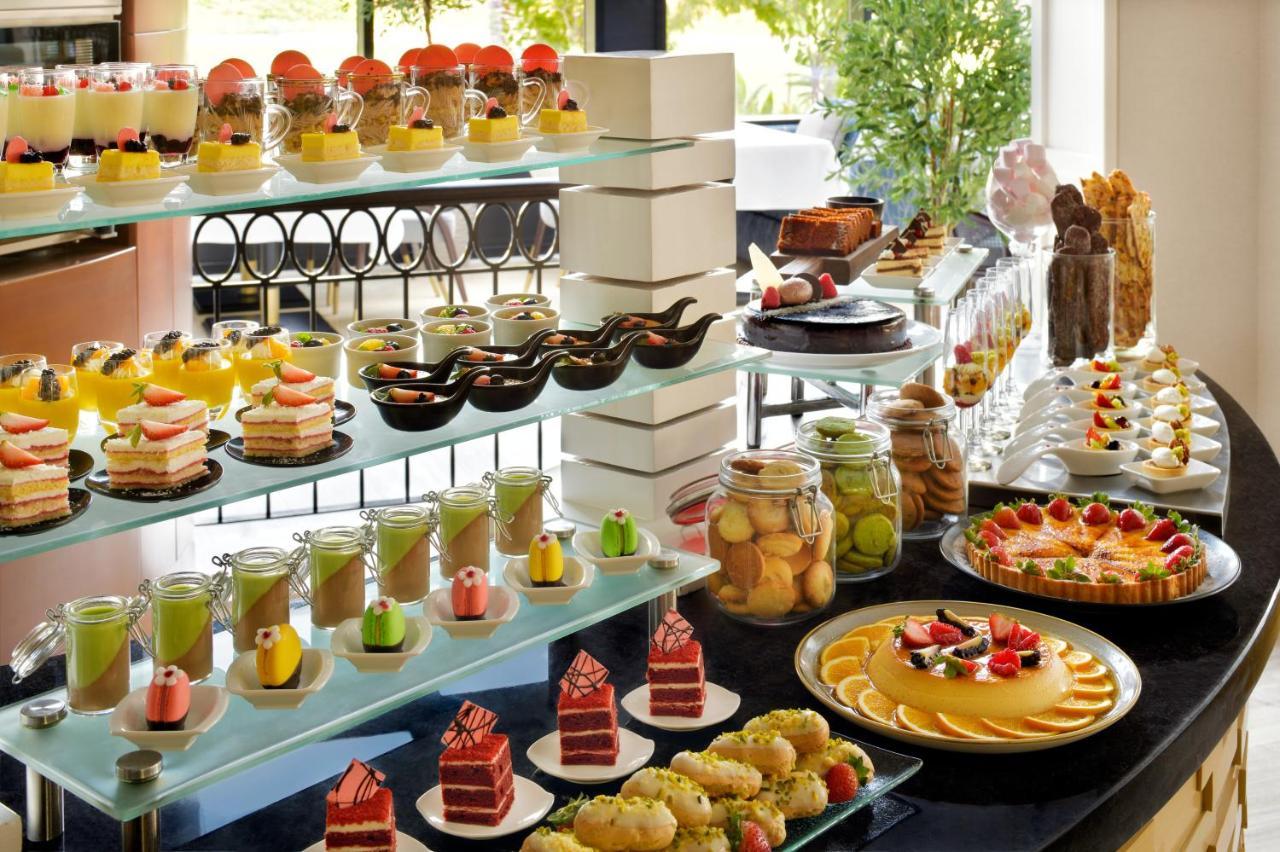 فندق موفنبيك البحرين المحرق المظهر الخارجي الصورة A dessert buffet