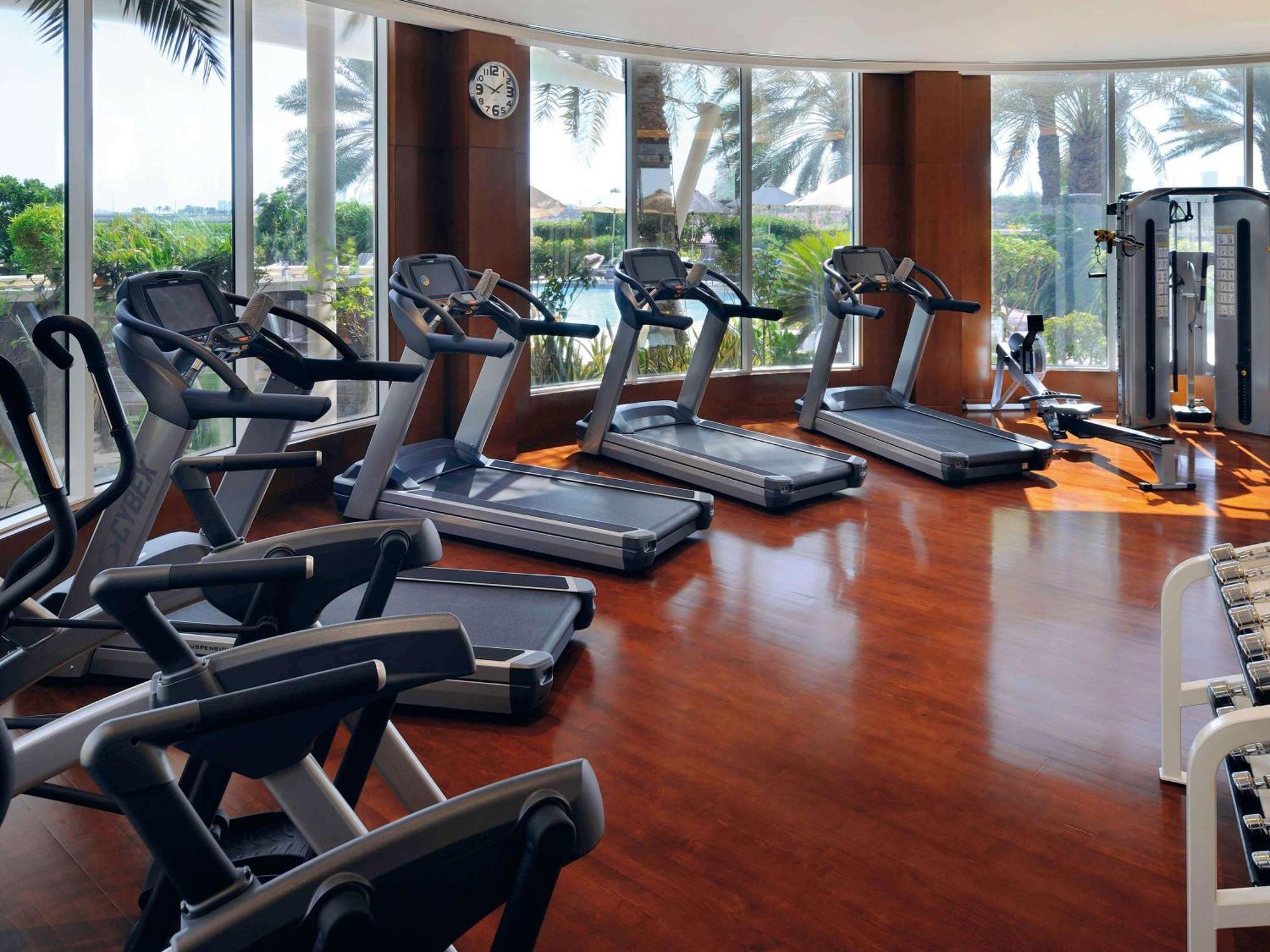 فندق موفنبيك البحرين المحرق المظهر الخارجي الصورة A gym at a hotel