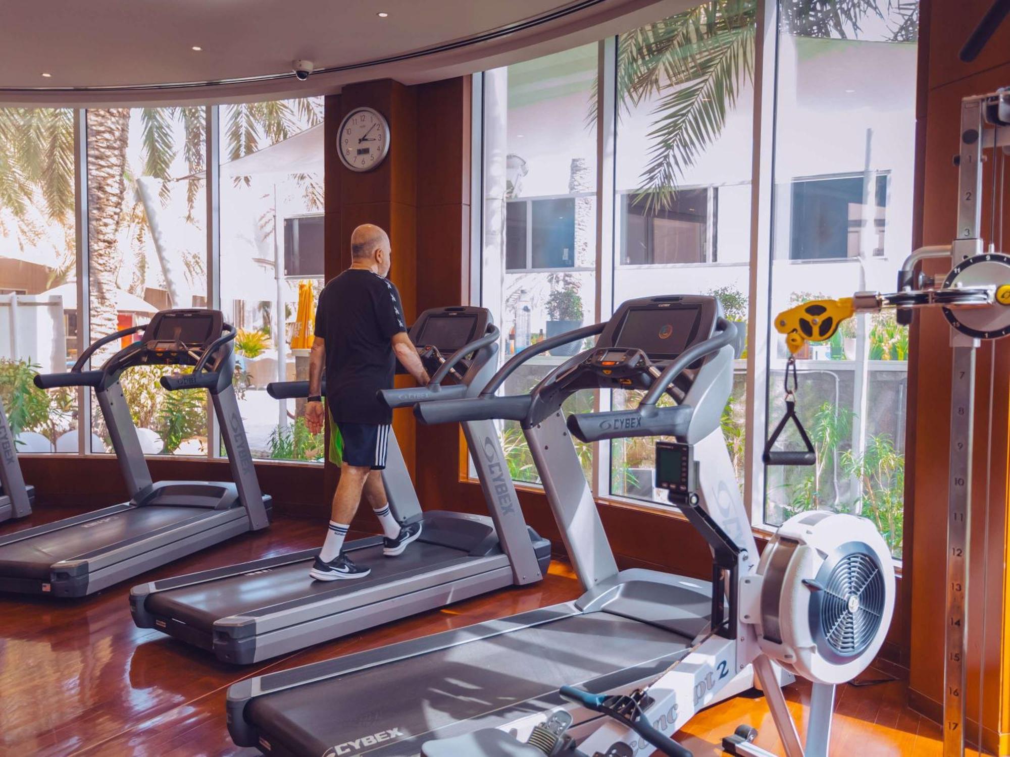 فندق موفنبيك البحرين المحرق المظهر الخارجي الصورة A treadmill