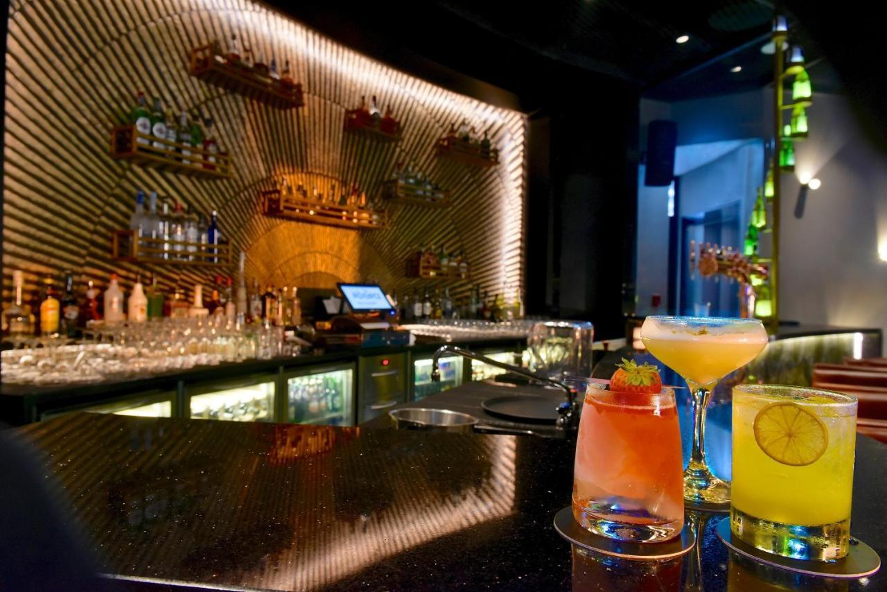 فندق موفنبيك البحرين المحرق المظهر الخارجي الصورة The bar at the 101 bar